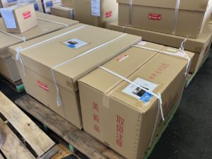 Transport lotniczy dzieł sztuki z Japonii na wystawę w Krakowie (7)