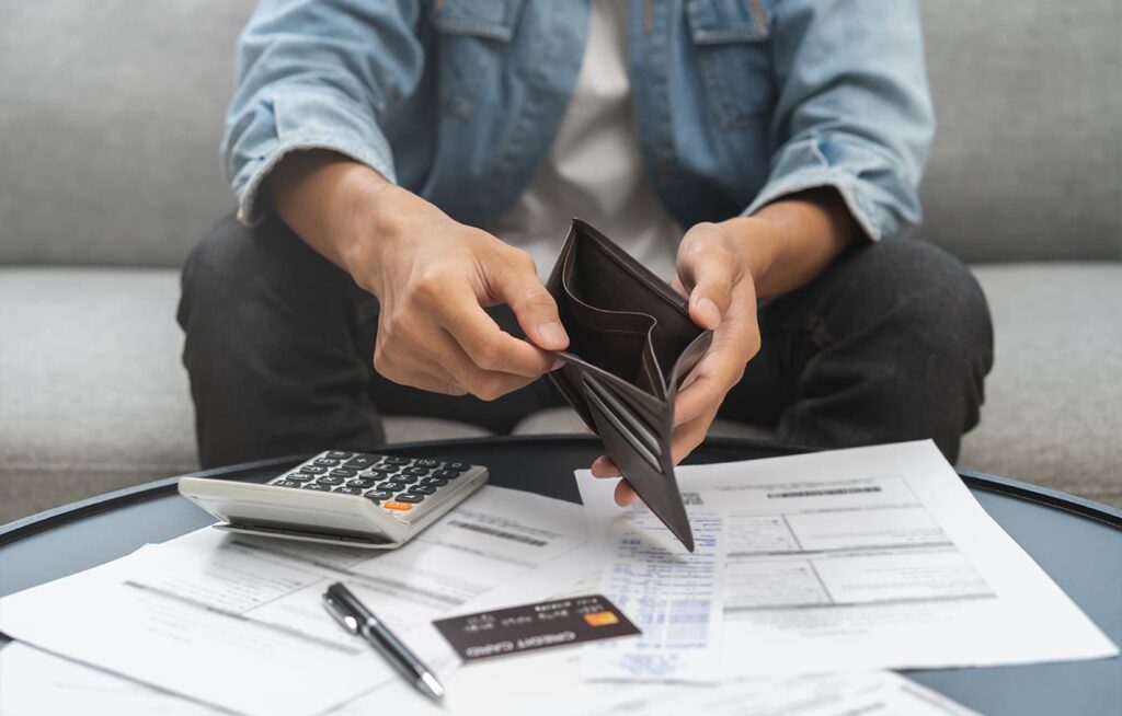 Ukryte opłaty w imporcie morskim - jak uniknac problemów finansowych